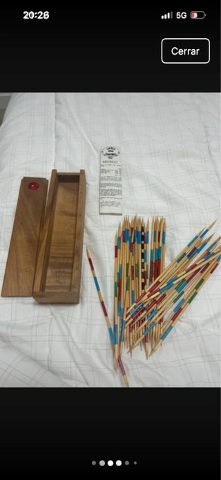 Juego Mikado de madera con palitos de colores