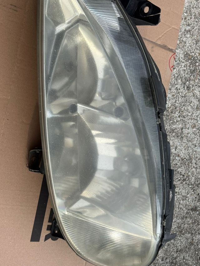 Faros Delanteros Renault Megane 1