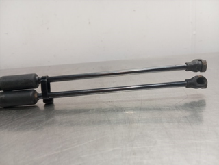 AMORTIGUADORES MALETERO / PORTON TOYOTA YARIS CRO