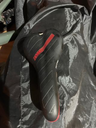 Sillín MTB VOLT Negro/Rojc
como nuevo