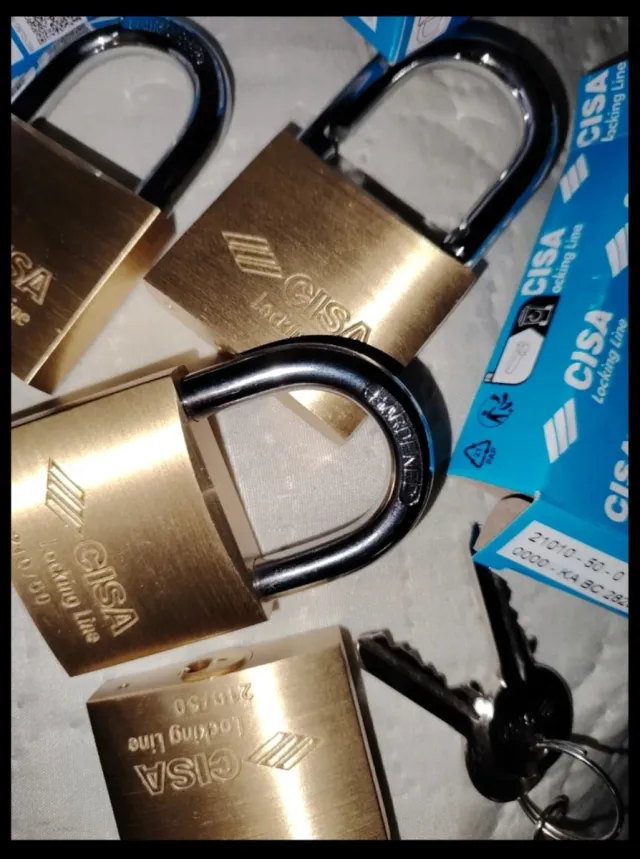 7 Lucchetti CISA Chiave Unica
