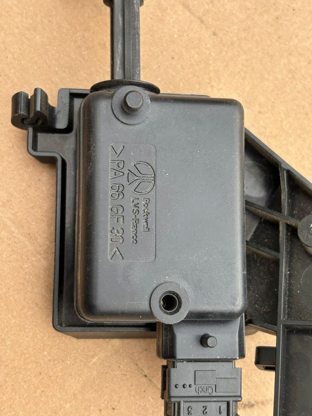 Actuador Tapa Maletero Renault Megane 1