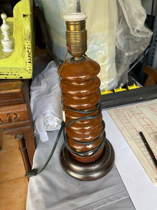 antiguo aislante ind. x pie lámpara y base madera