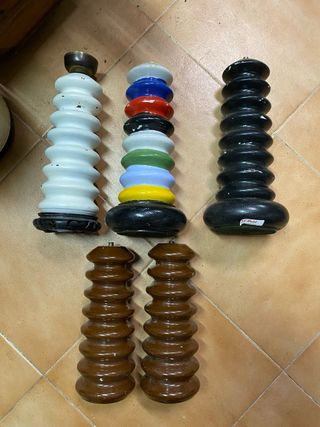 antiguo aislante ind. x pie lámpara y base madera