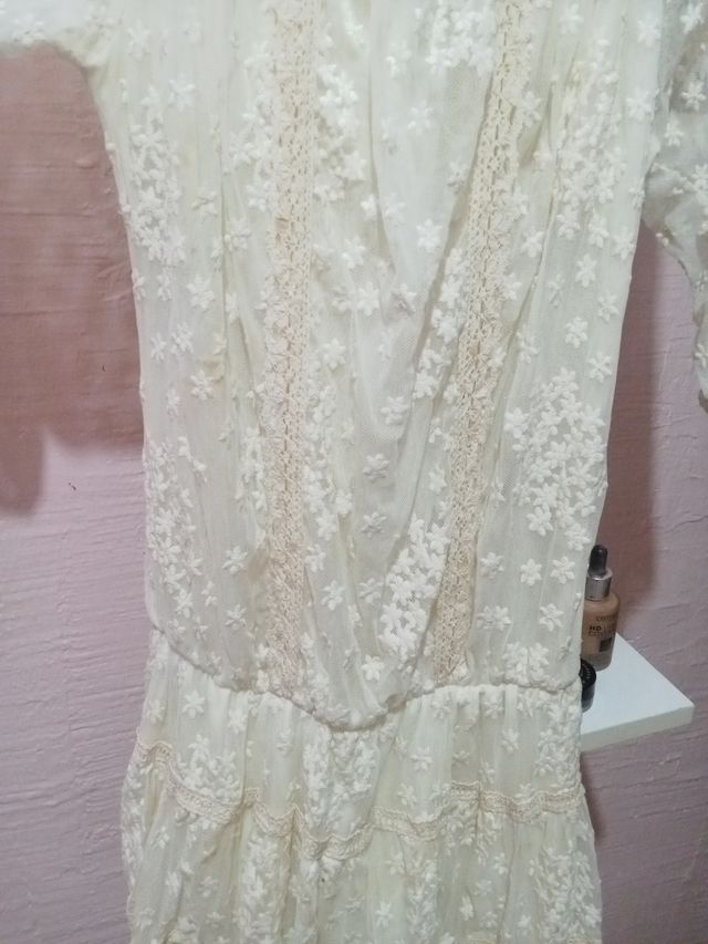 Vestido veraniego beige y blanco