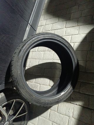 Neumáticos 245/40/20 99Y