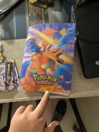 Más de 450 Cartas Pokémon especiales + Álbum