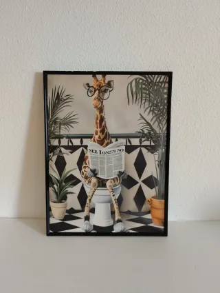 Lienzo Jirafa en Baño con periodico