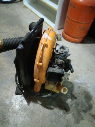 Soplador de gasolina naranja