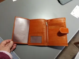 Cartera de piel mujer marrón. 10x16