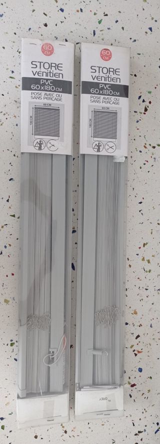 Lotto di 2 tende veneziane in pvc