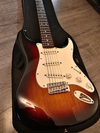 Guitarra Eléctrica Squier CV 60s by Fender