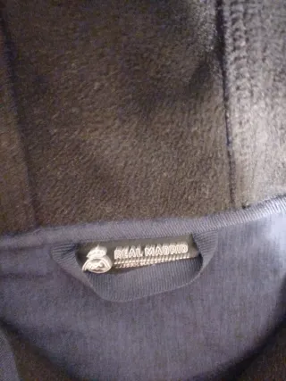 Chaqueta Real Madrid Azul con detalle de escudo