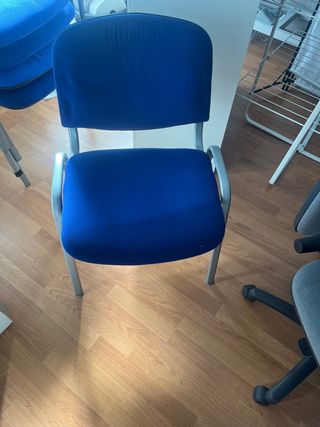 Silla de oficina tapizada azul