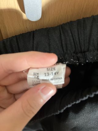 Pantalón de chándal negro cargo tela plástica