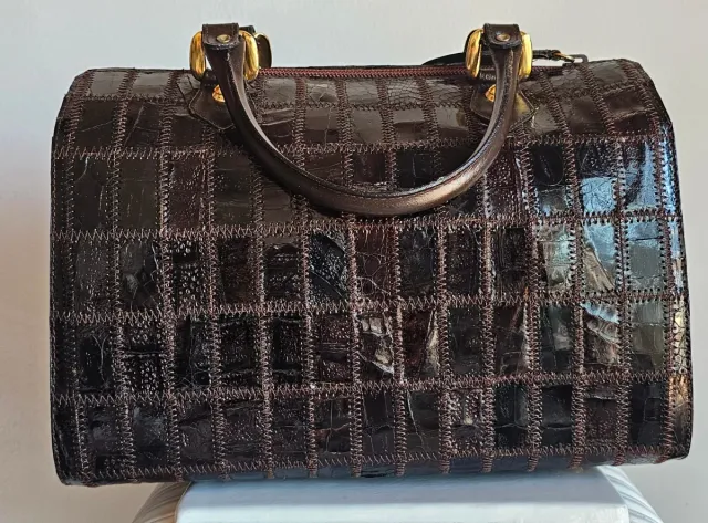 Bolso tipo piel cocodrilo marrón oscuro
