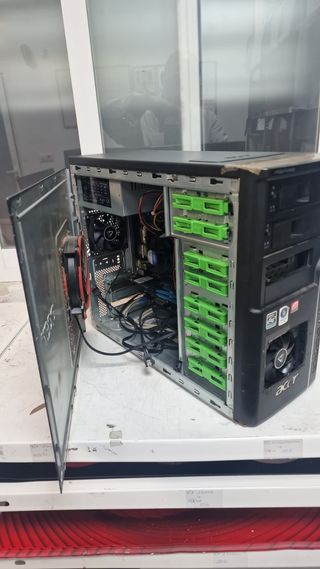 Torre servidor capacidad 8 hdd