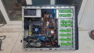 Torre servidor capacidad 8 hdd