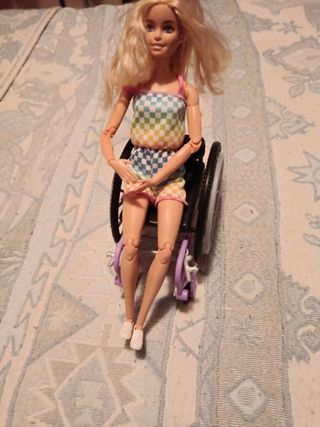 Barbie en silla de ruedas