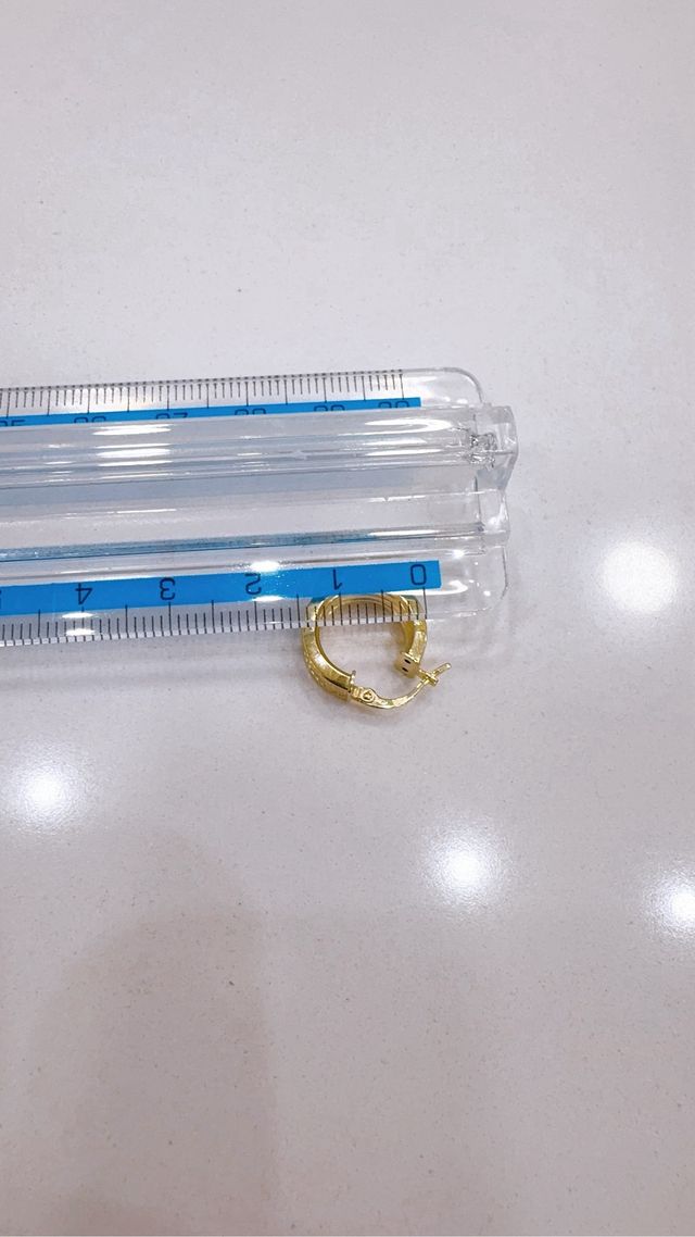 Orecchini cerchio con greche in oro 18kt 750