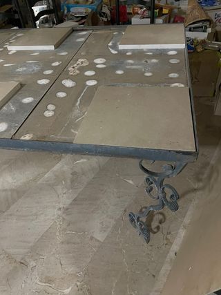 TAVOLO IN FERRO BATTUTO PER LA FINITURA