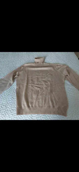 Jersey de cuello alto beige