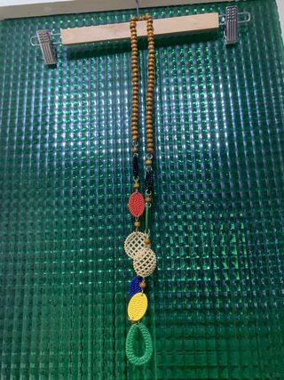 Collar de cuentas de madera y abalorios