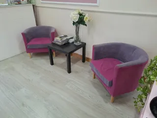 Juego de 2 sillones y mesa auxiliar