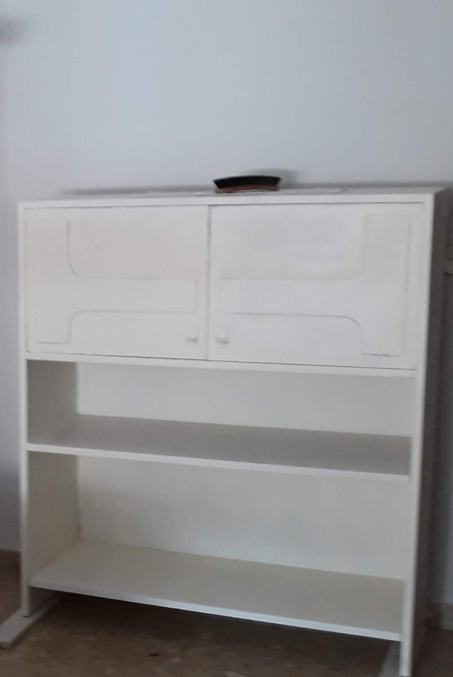 Scaffale/credenza in stile scarpiera bianco. Sono due moduli
