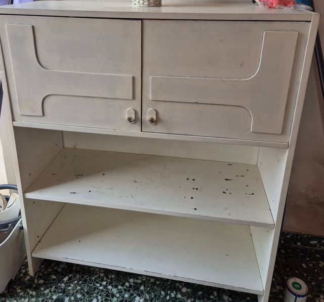 Scaffale/credenza in stile scarpiera bianco. Sono due moduli