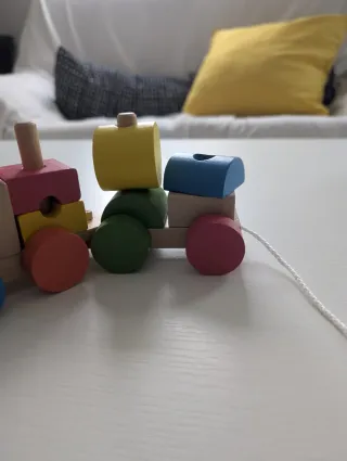 Tren de madera Montessori para encajar