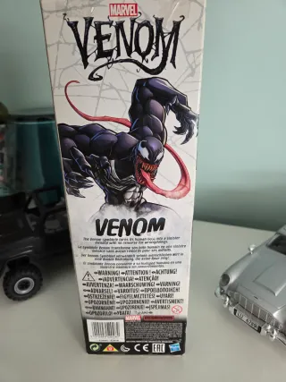 Figura Venom Marvel Titan Hero Series
