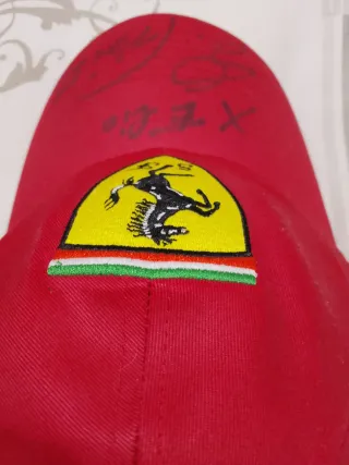 Berretto Ferrari autografato G. Fisichella