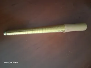 Medidor de anillos dorado y beige