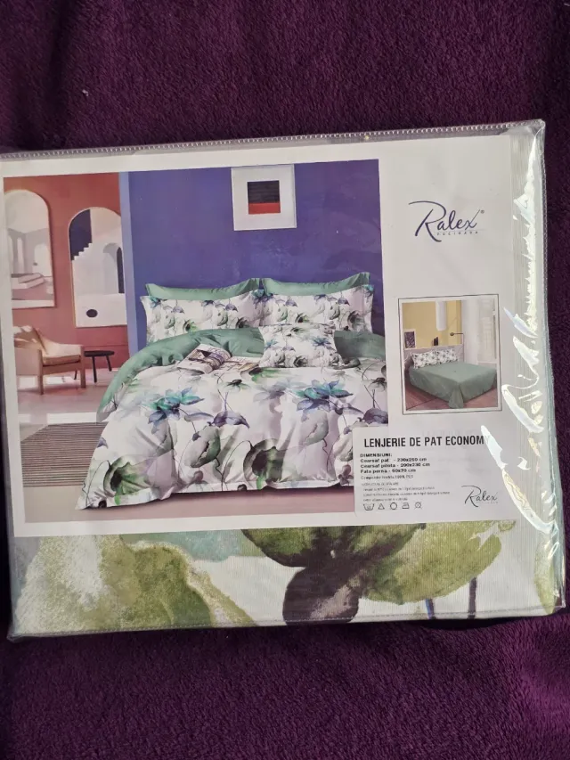 Ropa de cama floral verde y blanco