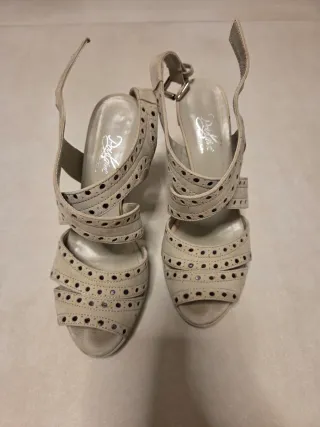 Sandali donna tacco beige traforati