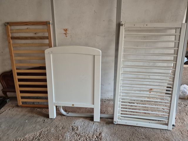 Culla per bambini in legno bianco