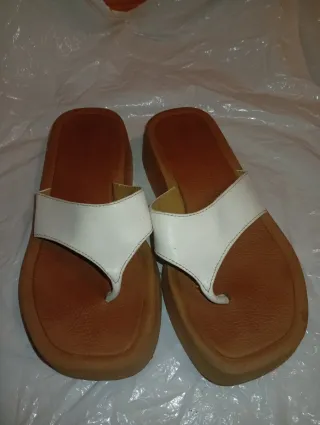 Chanclas Cuña Blancas y Marrones Adidas no origina