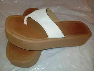 Chanclas Cuña Blancas y Marrones Adidas no origina