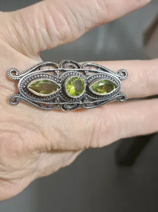 Anello etnico 925 con pietre  peridoto