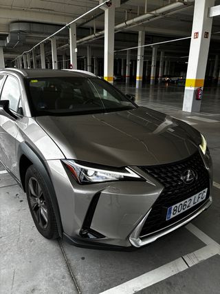 Lexus UX 2021