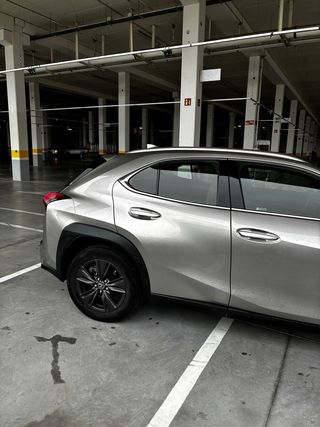 Lexus UX 2021