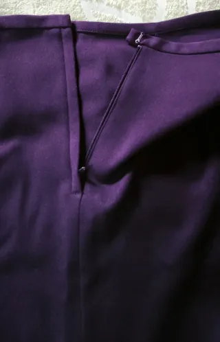 Saia lápis elegante da H&M, cor bordeaux