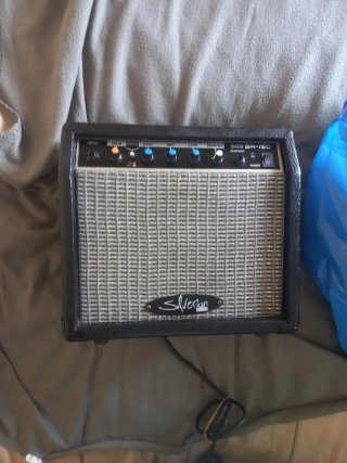 Guitarra y amplificador funcionando perfecto