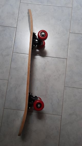 Patinete con diseño de skater