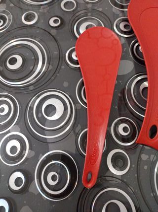 Appoggia mestoli rossi in plastica