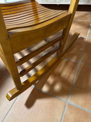 Dolce culla in legno per donne incinte con cuscino