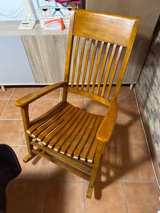 Dolce culla in legno per donne incinte con cuscino