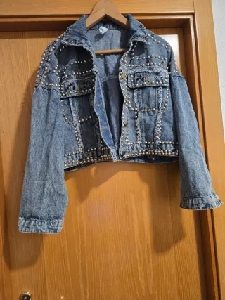 Chaqueta vaquera tachuelas plateadas