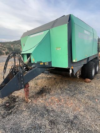 Empacadora 6 cuerdas 1.20x0.70 eje tándem.